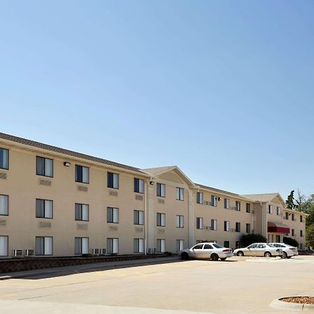 Super 8 By Wyndham Lincoln North Hotel Buitenkant foto