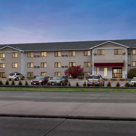 Super 8 By Wyndham Lincoln North Hotel Buitenkant foto