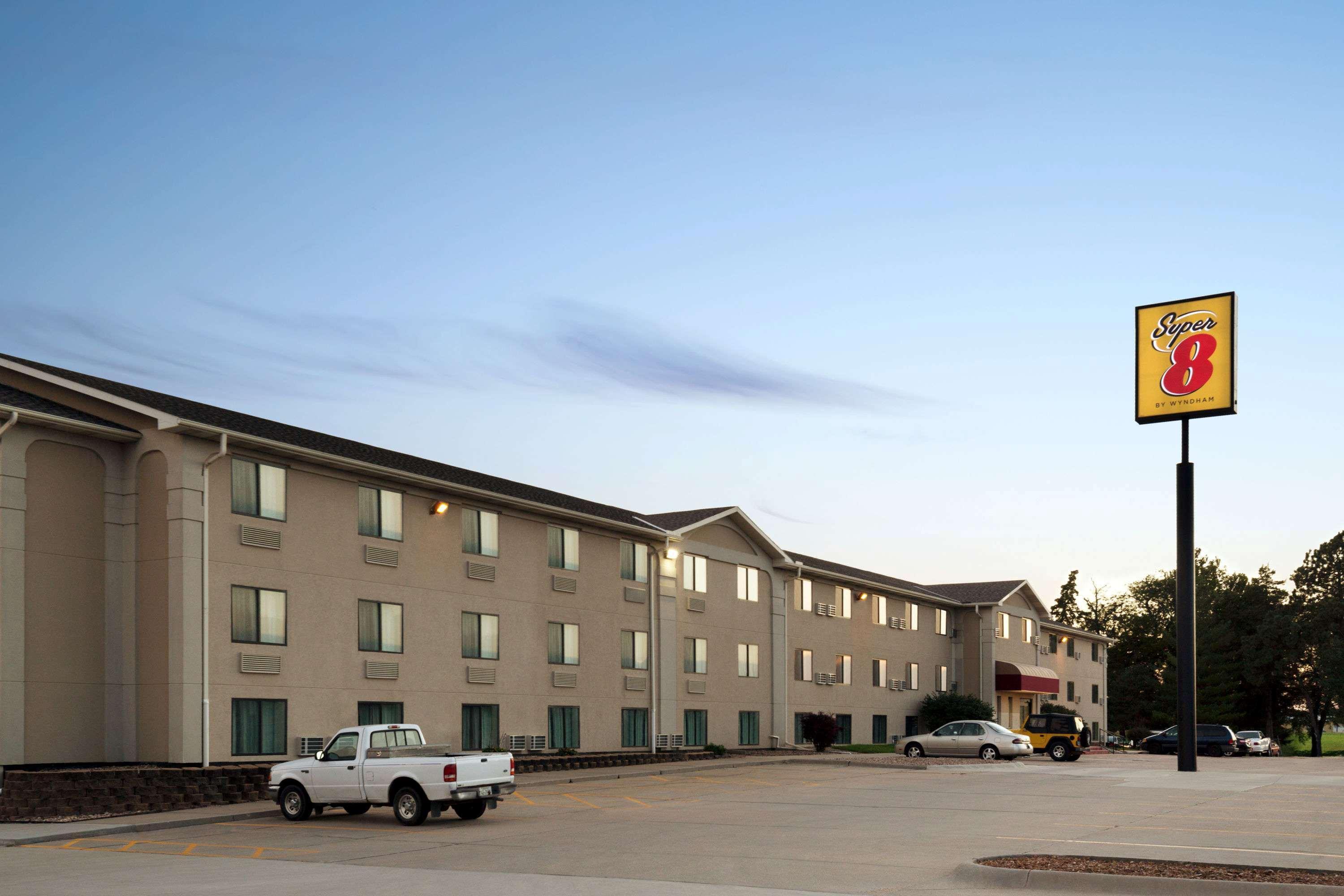 Super 8 By Wyndham Lincoln North Hotel Buitenkant foto