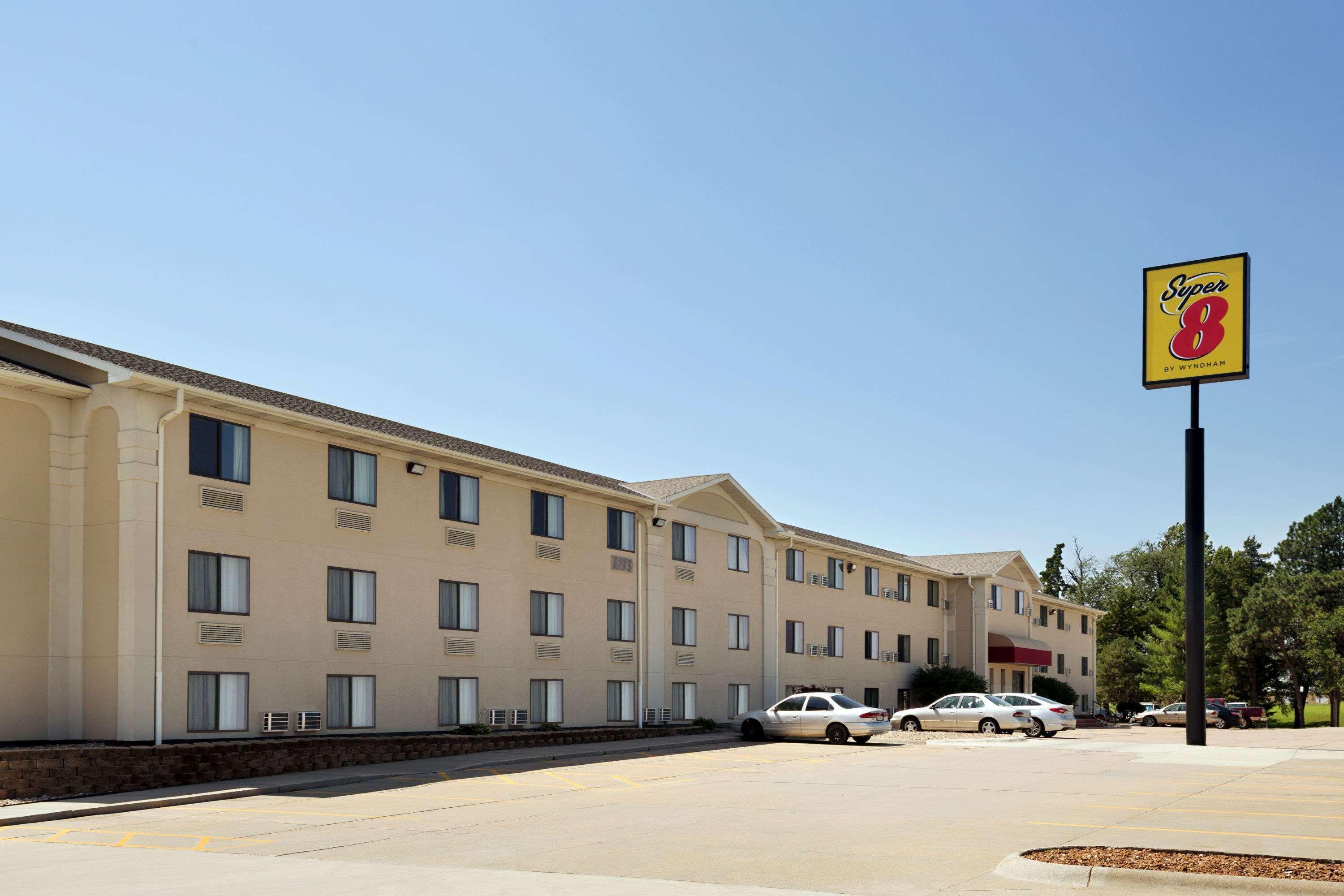 Super 8 By Wyndham Lincoln North Hotel Buitenkant foto