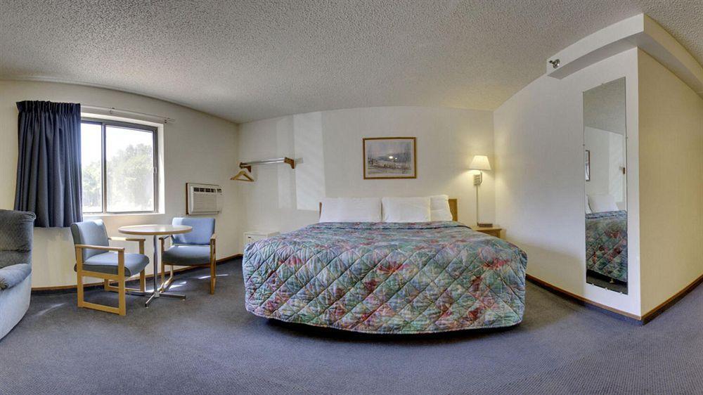 Super 8 By Wyndham Lincoln North Hotel Buitenkant foto