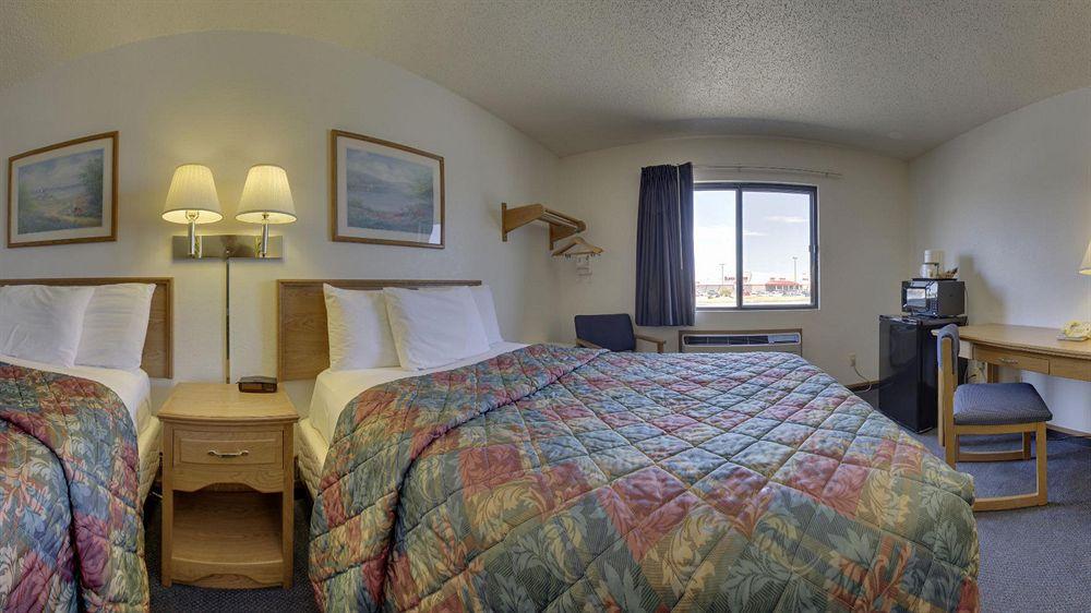 Super 8 By Wyndham Lincoln North Hotel Buitenkant foto
