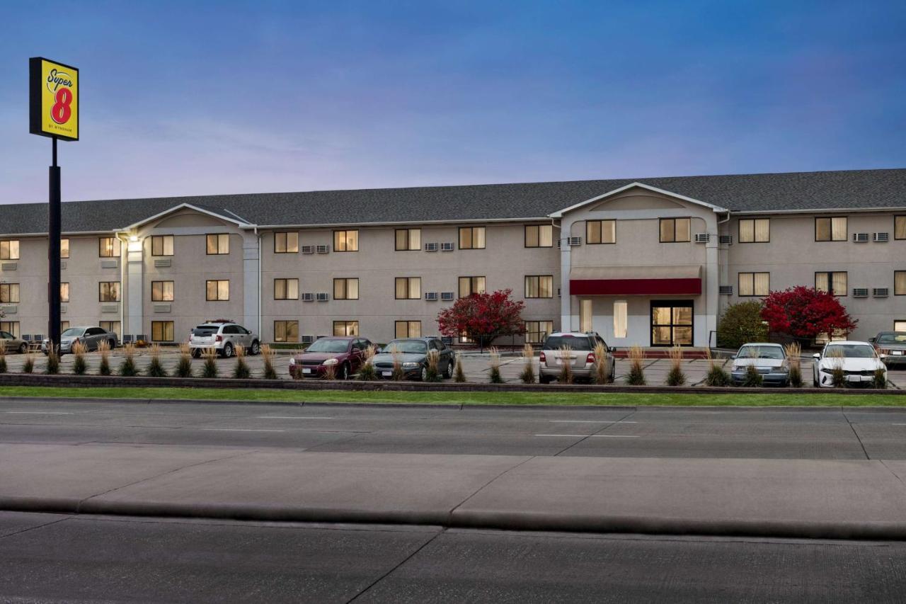 Super 8 By Wyndham Lincoln North Hotel Buitenkant foto