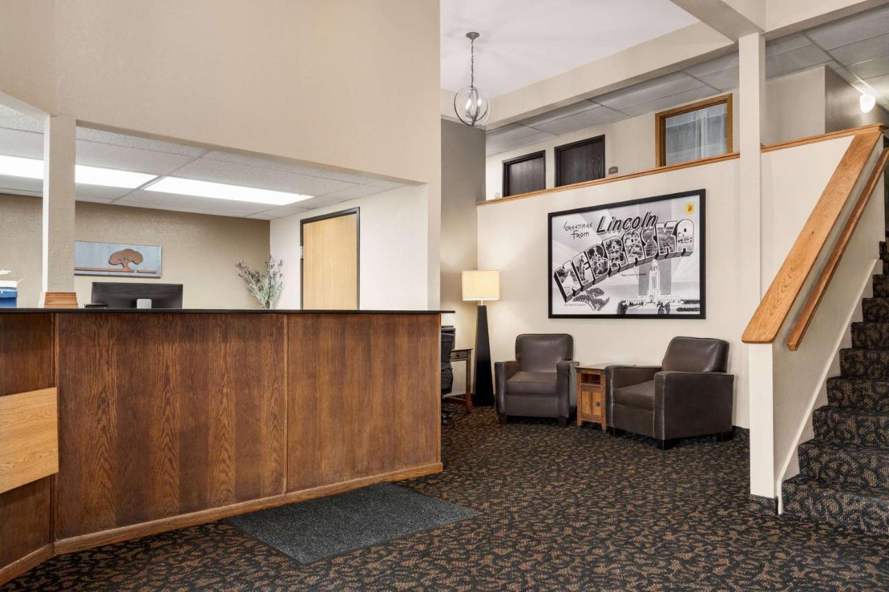 Super 8 By Wyndham Lincoln North Hotel Buitenkant foto