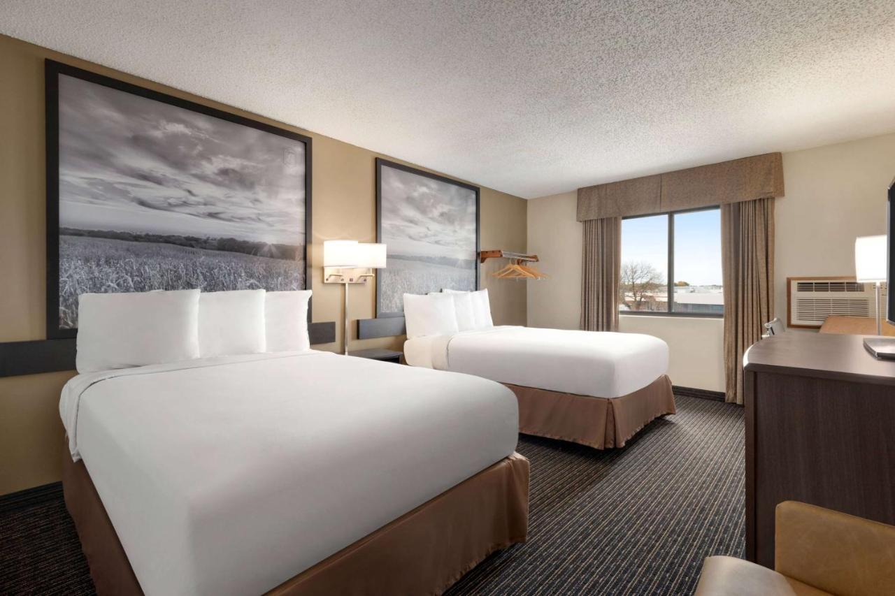 Super 8 By Wyndham Lincoln North Hotel Buitenkant foto