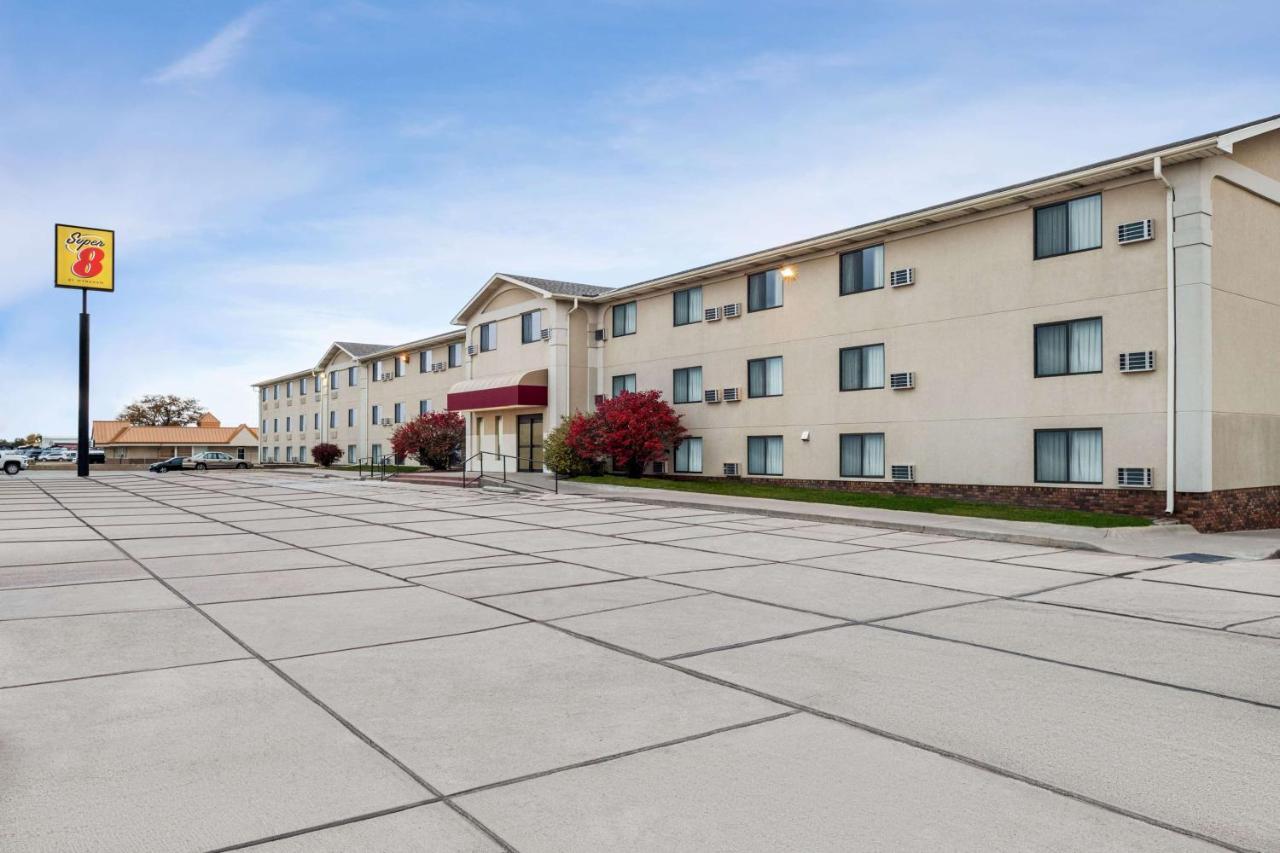 Super 8 By Wyndham Lincoln North Hotel Buitenkant foto