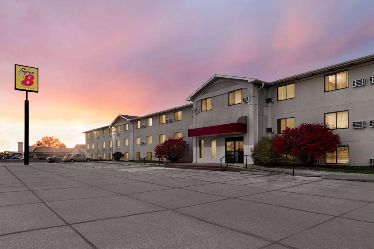 Super 8 By Wyndham Lincoln North Hotel Buitenkant foto