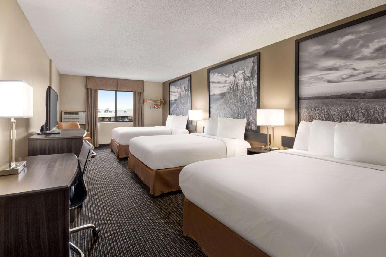 Super 8 By Wyndham Lincoln North Hotel Buitenkant foto
