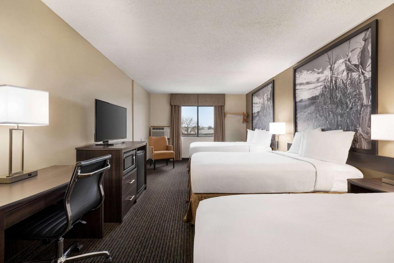 Super 8 By Wyndham Lincoln North Hotel Buitenkant foto