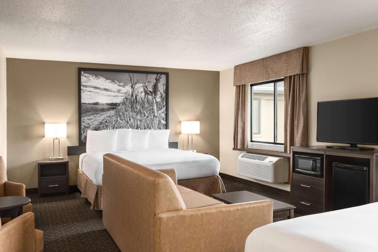 Super 8 By Wyndham Lincoln North Hotel Buitenkant foto