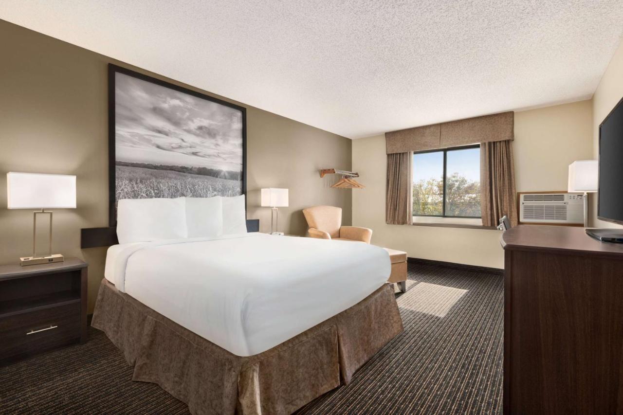 Super 8 By Wyndham Lincoln North Hotel Buitenkant foto
