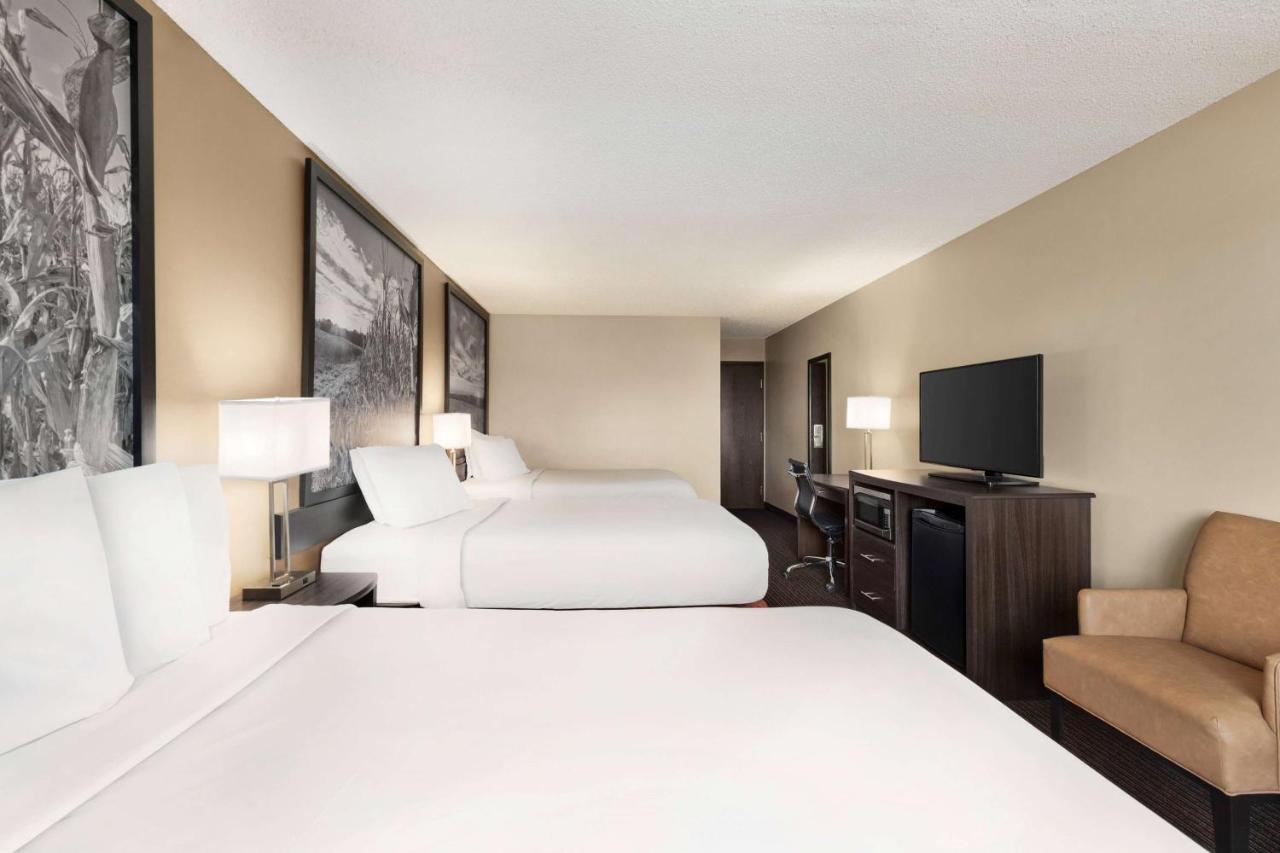 Super 8 By Wyndham Lincoln North Hotel Buitenkant foto