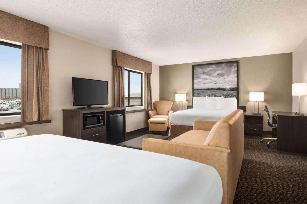 Super 8 By Wyndham Lincoln North Hotel Buitenkant foto