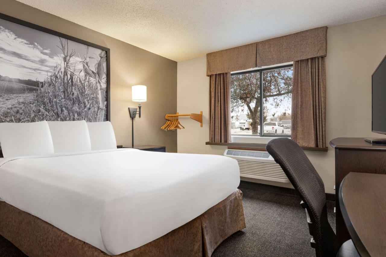 Super 8 By Wyndham Lincoln North Hotel Buitenkant foto