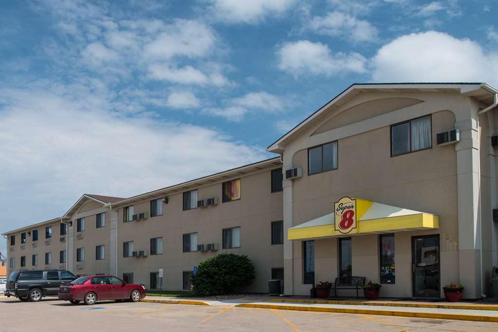 Super 8 By Wyndham Lincoln North Hotel Buitenkant foto