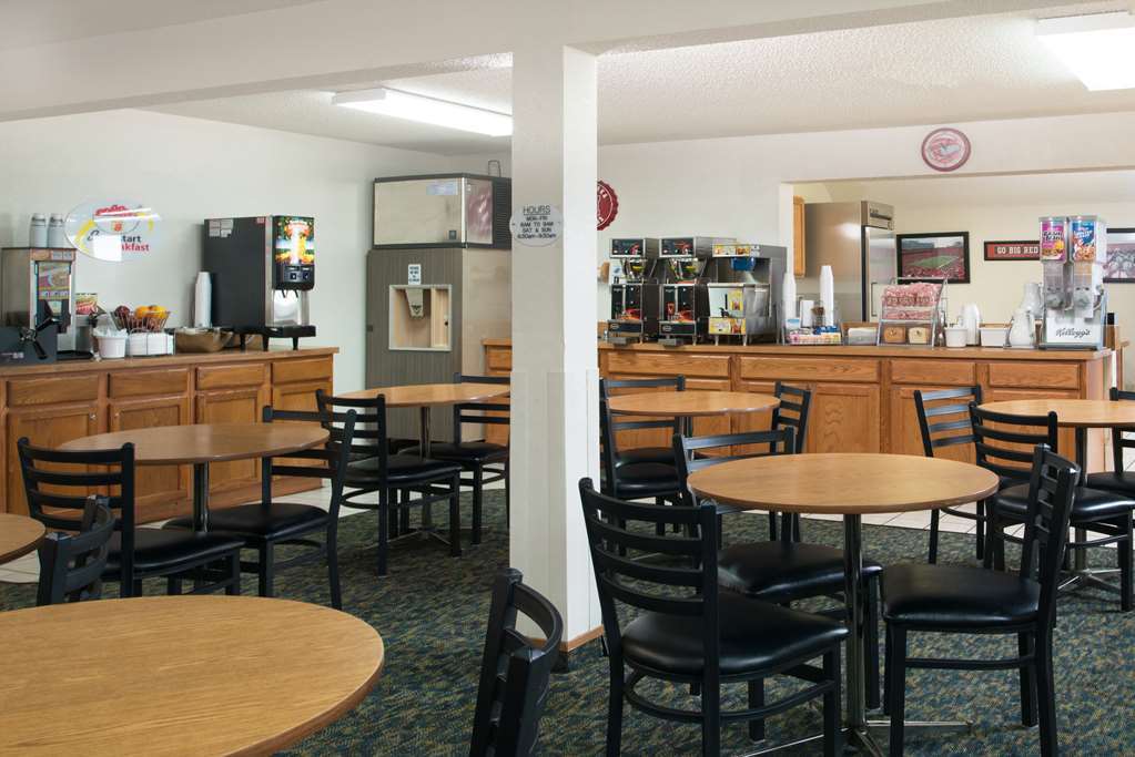 Super 8 By Wyndham Lincoln North Hotel Faciliteiten foto