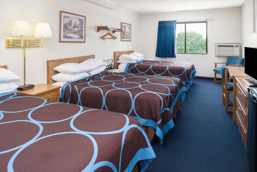 Super 8 By Wyndham Lincoln North Hotel Kamer foto